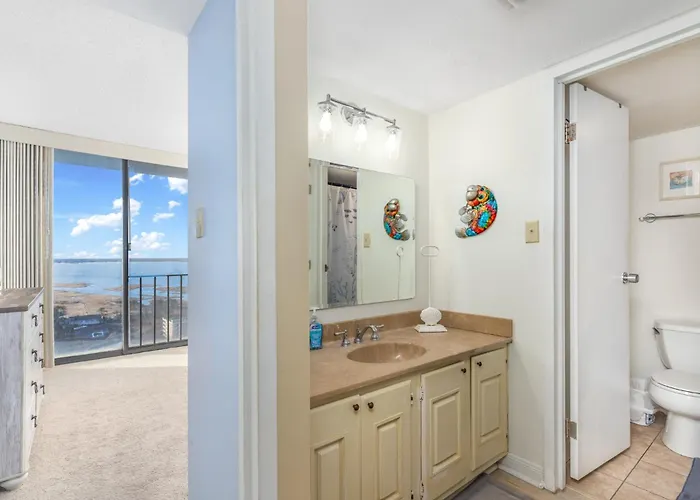 Century One-2 Bedroom With Incredible Ocean And Bay Views